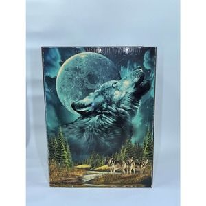 Paramount’s King Island Wolf Cedar Wolf Box (8” x 6” x 2.5”)